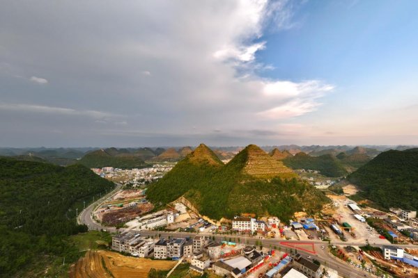 世博体育贵州省安龙县数座外形与埃及金字塔雷同的山体“火了”-世博app官方入口(中国)官方网站-IOS/Android通用版/手机版